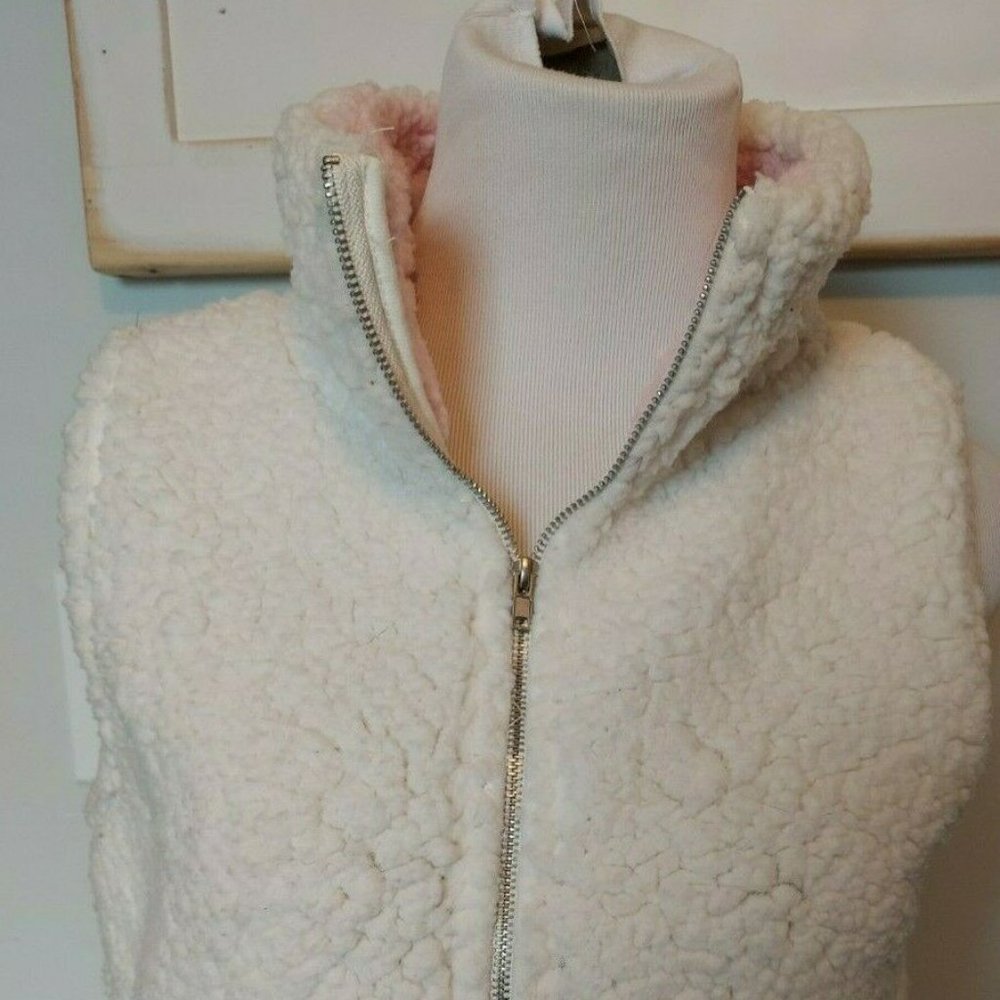 Heart Hips Women's Fuzzy Vest Size Small White Pink